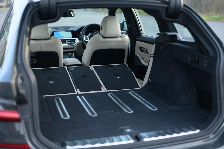 Багажник BMW 320d xDrive Touring M Sport (G21) 2019 года  (JP) (фото 24 из 28)